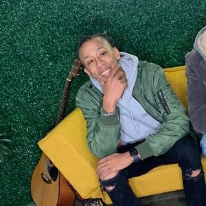 Meet your Posher, Warren